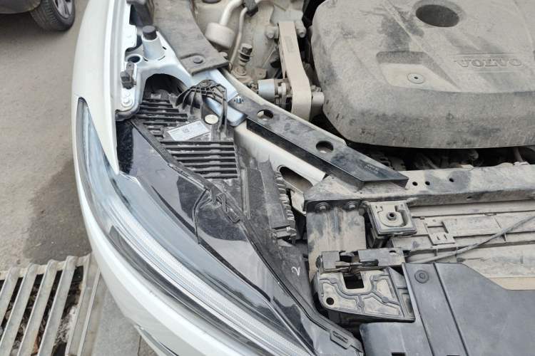 Used Volvo XC60 2021 T5 4x4 Smart Luxury Edition Engine Bay Right
