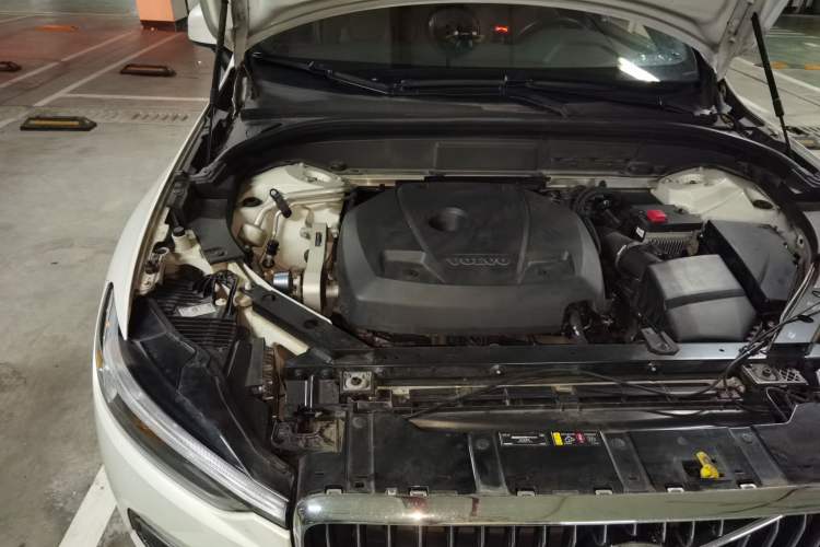 Used Volvo XC60 2021 T5 4x4 Smart Luxury Edition Engine Bay Right
