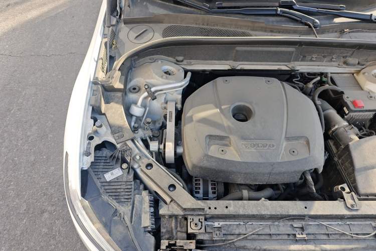 Used Volvo XC60 2021 T5 4x4 Smart Luxury Edition Engine Bay Right