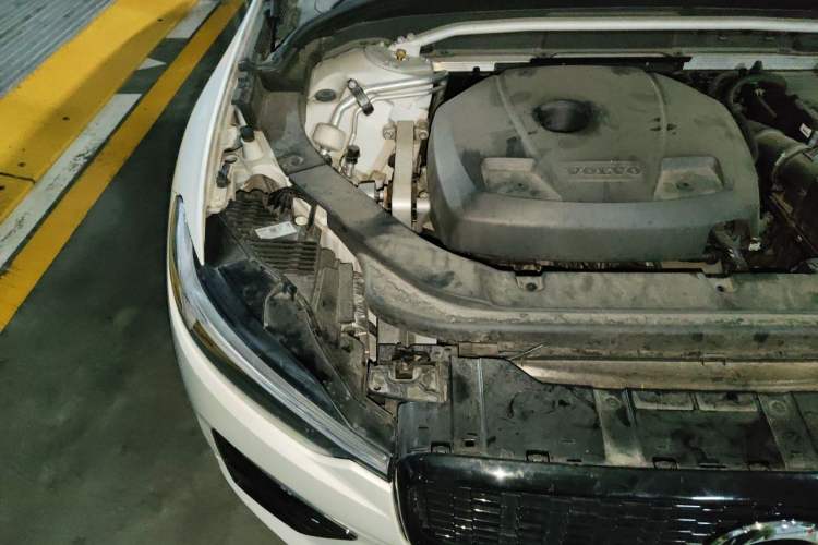 Used Volvo XC60 2021 T5 4x4 Smart & Advanced Sport Edition Engine Bay Right