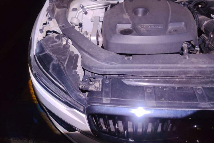 Used Volvo XC60 2021 T5 4x4 Smart Luxury Edition Engine Bay Right