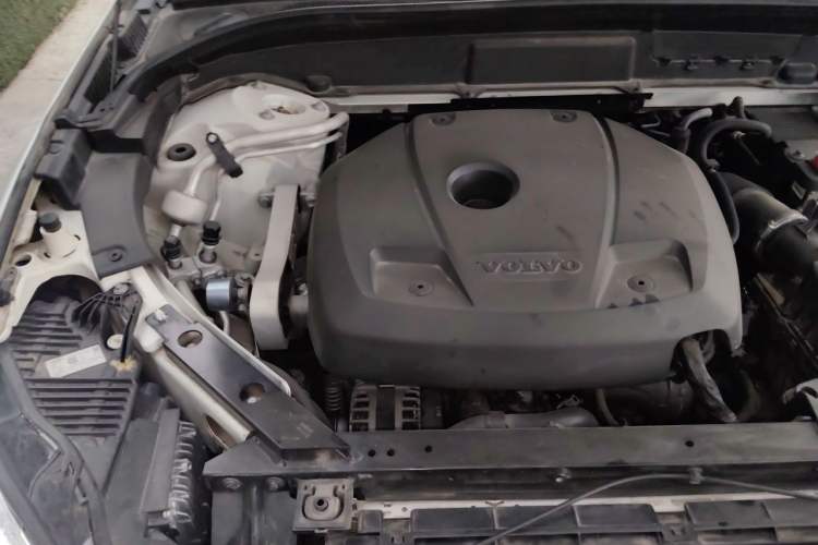 Used Volvo XC60 2021 T5 4x4 Smart Luxury Edition Engine Bay Right