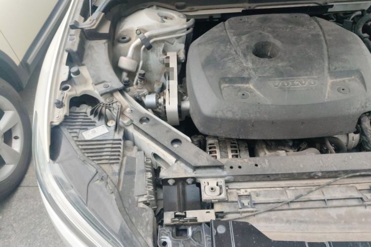 Used Volvo XC60 2021 T5 4x4 Smart Luxury Edition Engine Bay Right