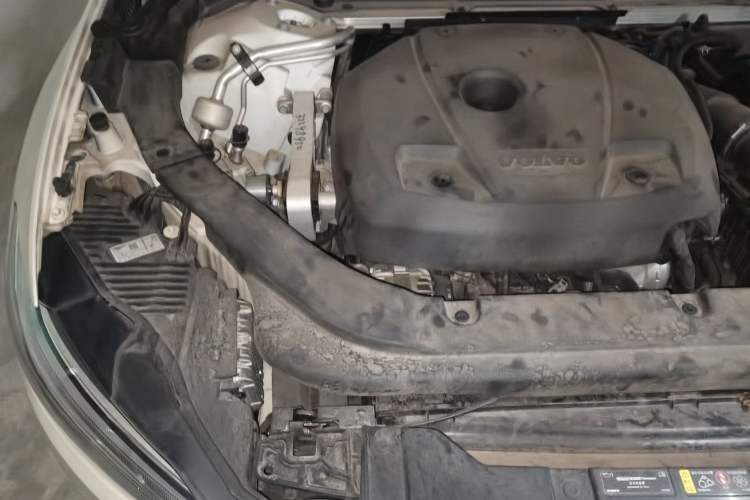 Used Volvo XC60 2021 T5 4x4 Smart Luxury Edition Engine Bay Right