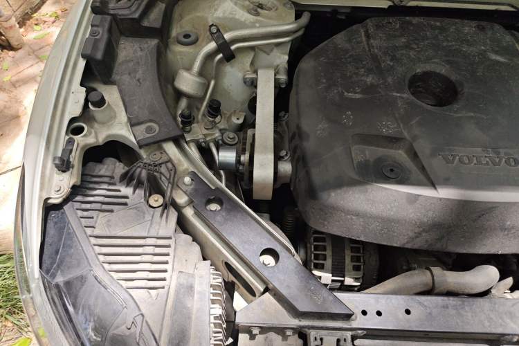 Used Volvo XC60 2021 T5 4x4 Smart Luxury Edition Engine Bay Right