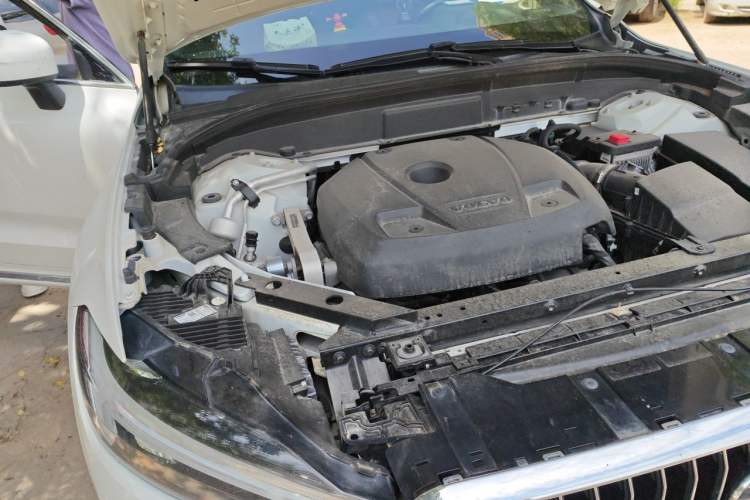Used Volvo XC60 2021 T5 4x4 Smart Luxury Edition Engine Bay Right