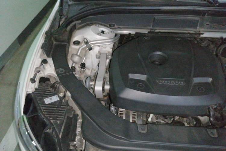 Used Volvo XC60 2021 T5 4x4 Smart Luxury Edition Engine Bay Right