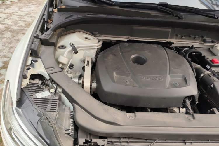 Used Volvo XC60 2021 T5 4x4 Smart Luxury Edition Engine Bay Right