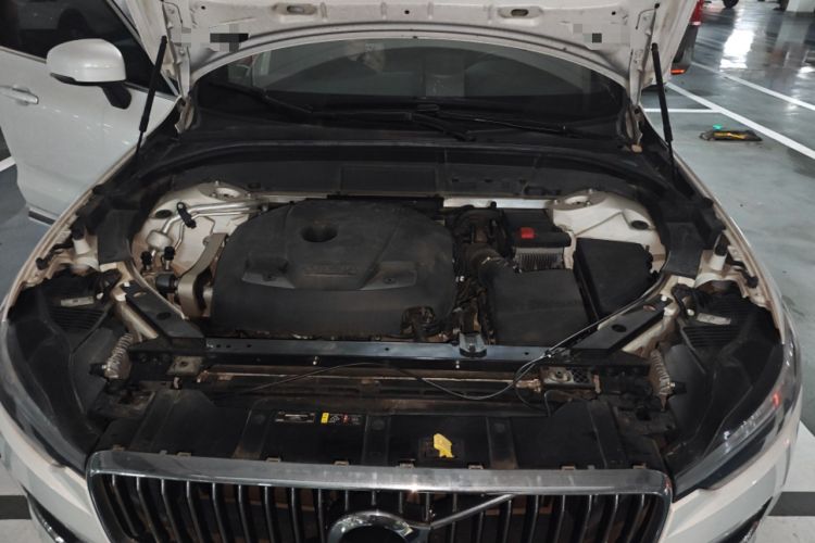 Used Volvo XC60 2021 T5 4x4 Smart Luxury Edition Engine Bay