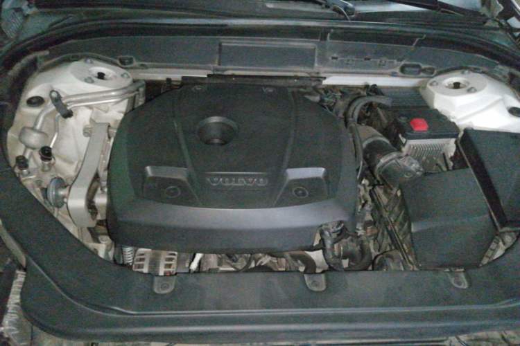Used Volvo XC60 2021 T5 4x4 Smart Luxury Edition Engine Bay