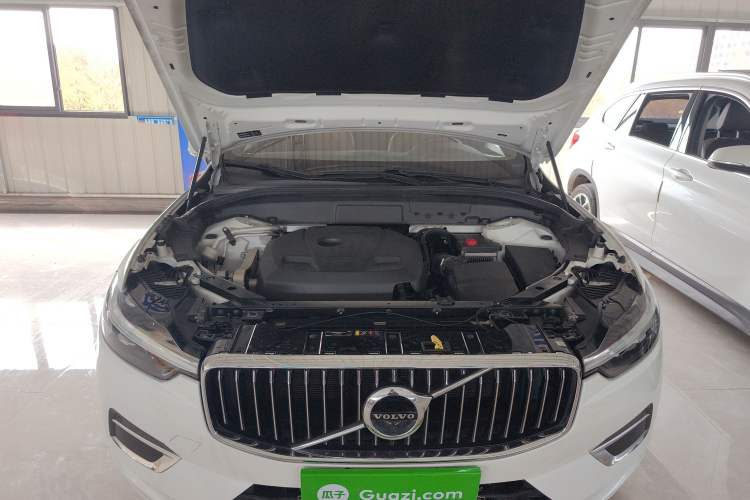 Used Volvo XC60 2021 T5 4x4 Smart Luxury Edition Engine Bay
