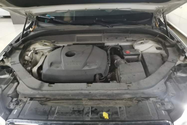 Used Volvo XC60 2021 T5 4x4 Smart Luxury Edition Engine Bay