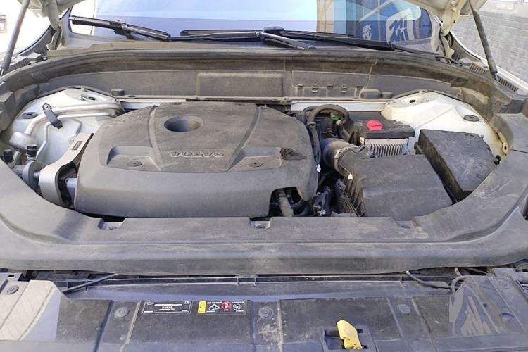 Used Volvo XC60 2021 T5 4x4 Smart Luxury Edition Engine Bay