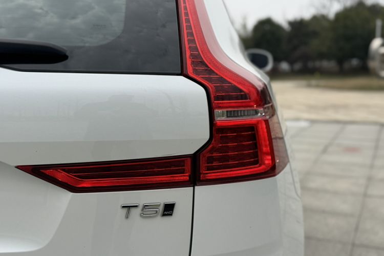 Used Volvo XC60 2021 T5 4x4 Smart Luxury Edition Exterior 11