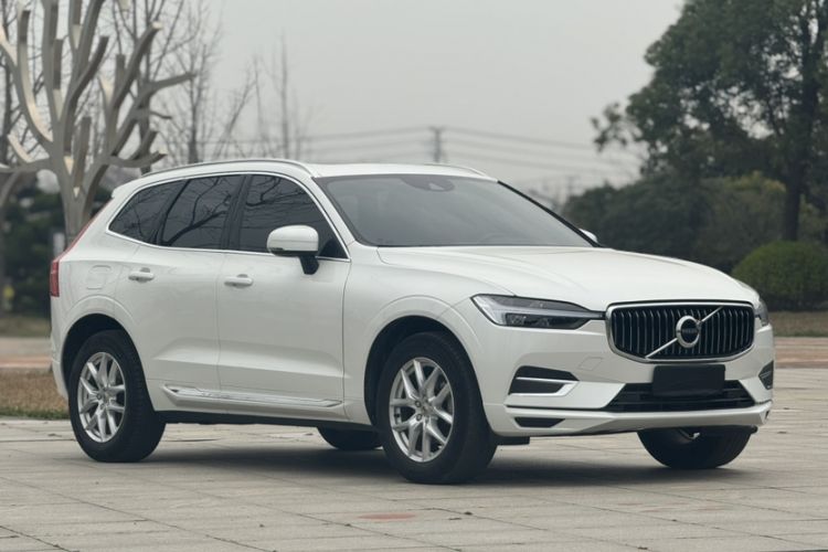 Used Volvo XC60 2021 T5 4x4 Smart Luxury Edition Exterior 2