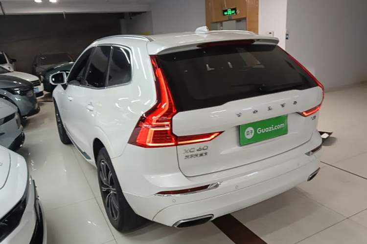 Used Volvo XC60 2021 T5 4x4 Smart Luxury Edition Exterior 2