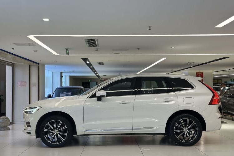 Used Volvo XC60 2021 T5 4x4 Smart Luxury Edition Exterior 2