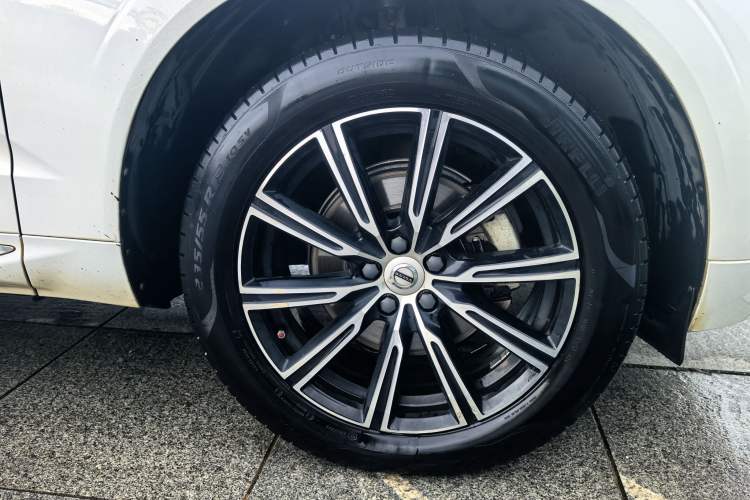 Used Volvo XC60 2021 T5 4x4 Smart Luxury Edition Exterior 2