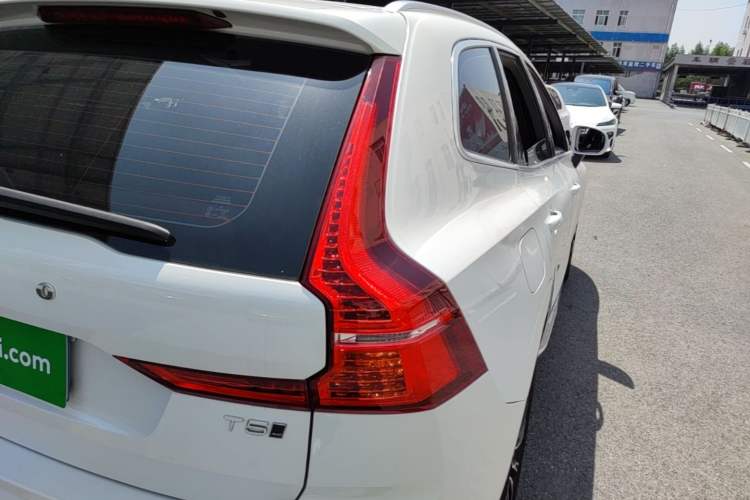 Used Volvo XC60 2021 T5 4x4 Smart Luxury Edition Exterior 3