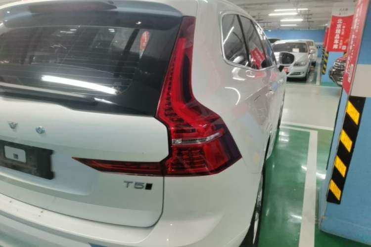 Used Volvo XC60 2021 T5 4x4 Smart Luxury Edition Exterior 3