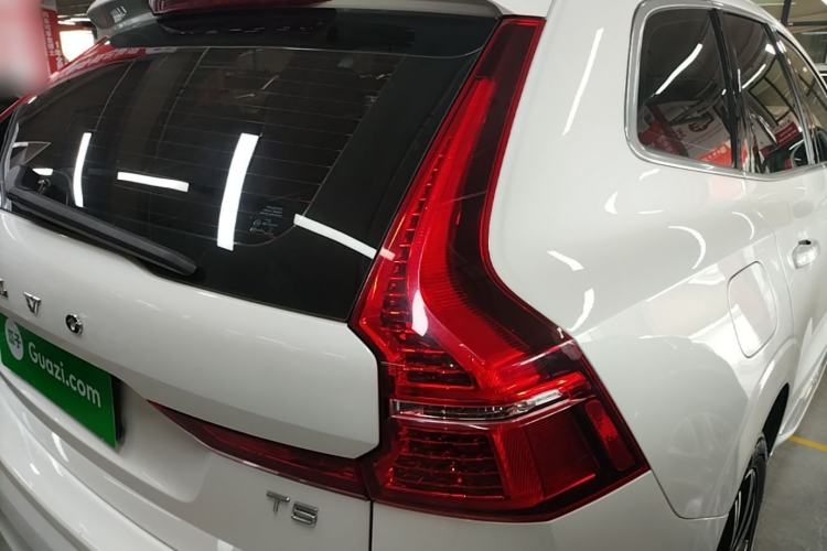 Used Volvo XC60 2021 T5 4x4 Smart Luxury Edition Exterior 3