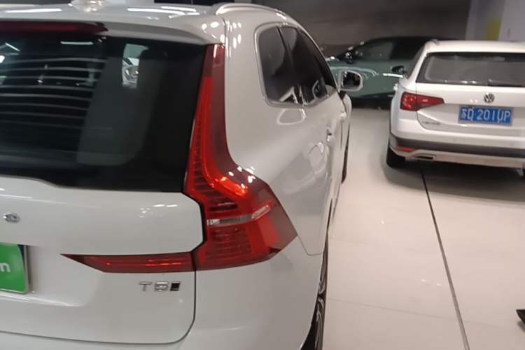 Used Volvo XC60 2021 T5 4x4 Smart Luxury Edition Exterior 3