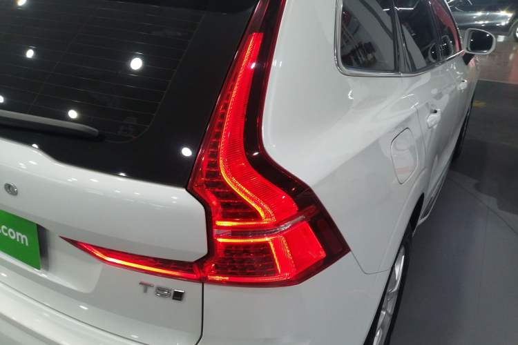 Used Volvo XC60 2021 T5 4x4 Smart Luxury Edition Exterior 3