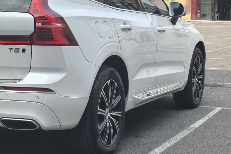 Used Volvo XC60 2021 T5 4x4 Smart Luxury Edition Exterior 4