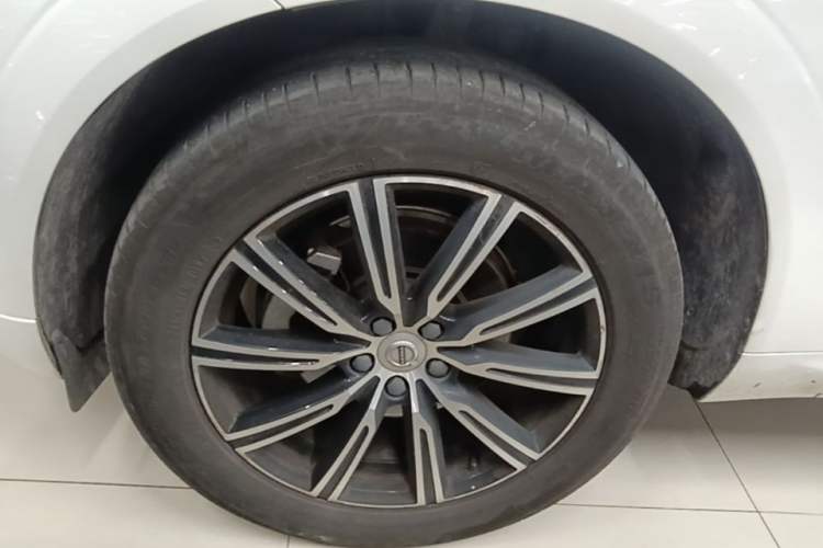 Used Volvo XC60 2021 T5 4x4 Smart Luxury Edition Exterior 4
