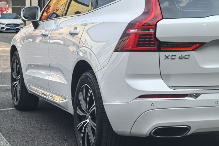 Used Volvo XC60 2021 T5 4x4 Smart Luxury Edition Exterior 5