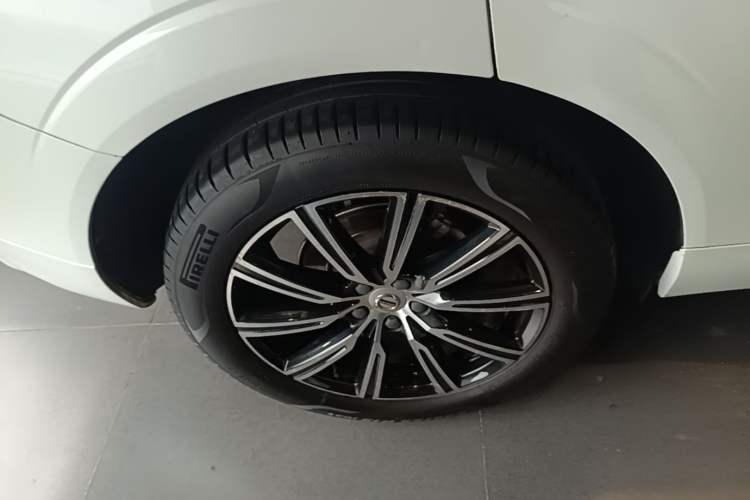 Used Volvo XC60 2021 T5 4x4 Smart Luxury Edition Exterior 5