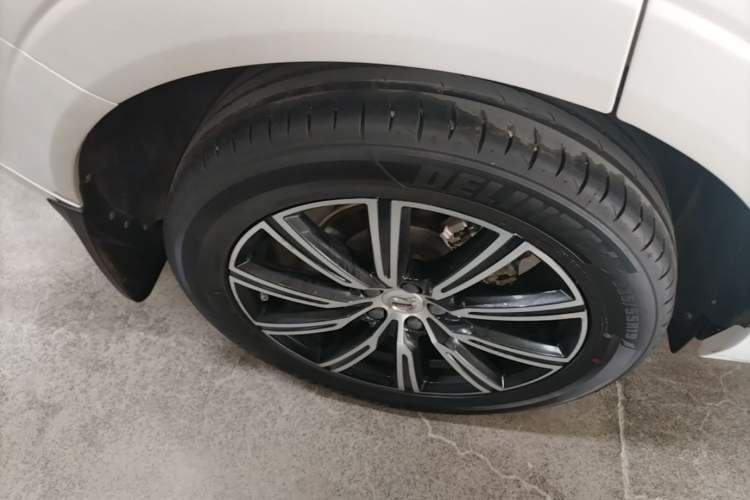 Used Volvo XC60 2021 T5 4x4 Smart Luxury Edition Exterior 5