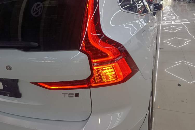 Used Volvo XC60 2021 T5 4x4 Smart Luxury Edition Exterior 6