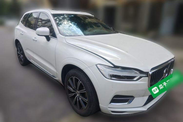 Used Volvo XC60 2021 T5 4x4 Smart Luxury Edition Front Right 45 Deg