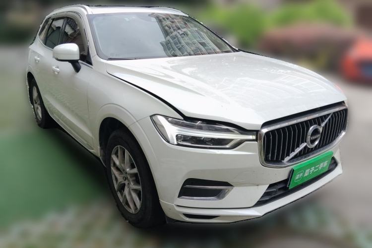Used Volvo XC60 2021 T5 4x4 Smart Luxury Edition Front Right 45 Deg