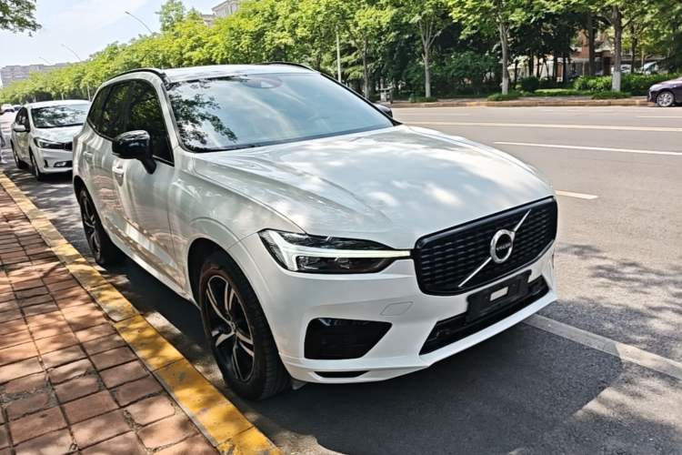 Used Volvo XC60 2021 T5 4x4 Smart & Advanced Sport Edition Front Right 45 Deg