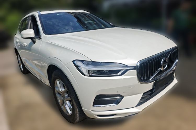 Used Volvo XC60 2021 T5 4x4 Smart Luxury Edition Front Right 45 Deg