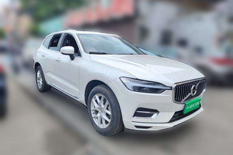 Used Volvo XC60 2021 T5 4x4 Smart Luxury Edition Front Right 45 Deg