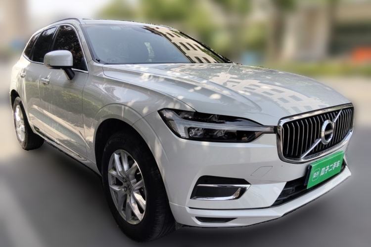 Used Volvo XC60 2021 T5 4x4 Smart Luxury Edition Front Right 45 Deg