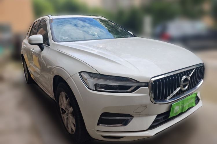 Used Volvo XC60 2021 T5 4x4 Smart Luxury Edition Front Right 45 Deg