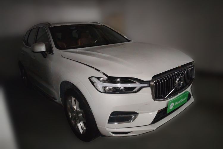 Used Volvo XC60 2021 T5 4x4 Smart Luxury Edition Front Right 45 Deg