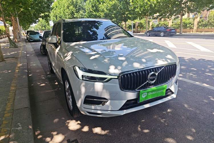 Used Volvo XC60 2021 T5 4x4 Smart Luxury Edition Front Right 45 Deg