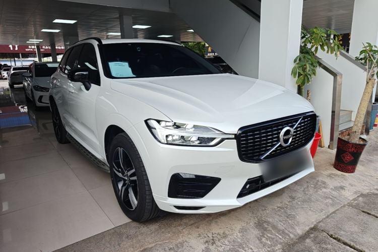 Used Volvo XC60 2021 T5 4x4 Smart & Advanced Sport Edition Front Right 45 Deg