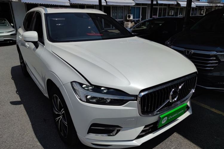 Used Volvo XC60 2021 T5 4x4 Smart Luxury Edition Front Right 45 Deg