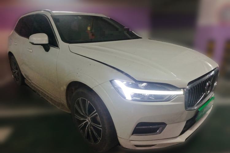 Used Volvo XC60 2021 T5 4x4 Smart Luxury Edition Front Right 45 Deg