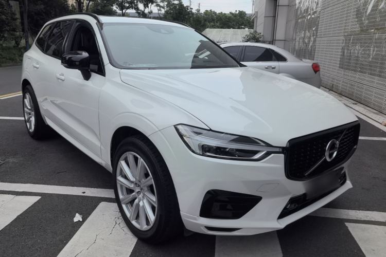 Used Volvo XC60 2021 T5 4x4 Smart & Advanced Sport Edition Front Right 45 Deg