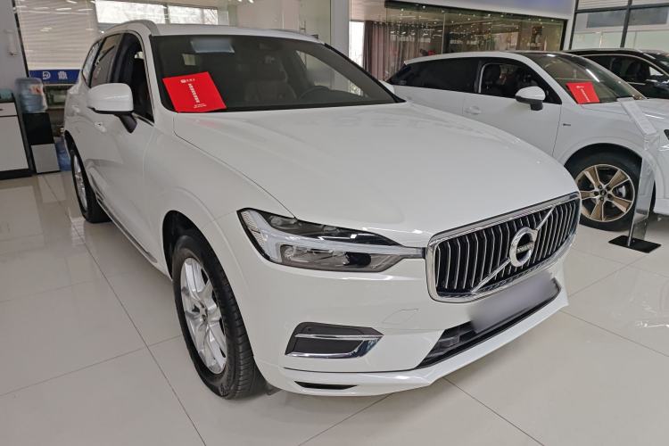 Used Volvo XC60 2021 T5 4x4 Smart Luxury Edition Front Right 45 Deg