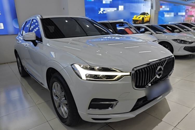 Used Volvo XC60 2021 T5 4x4 Smart Luxury Edition Front Right 45 Deg