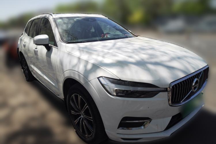 Used Volvo XC60 2021 T5 4x4 Smart Luxury Edition Front Right 45 Deg