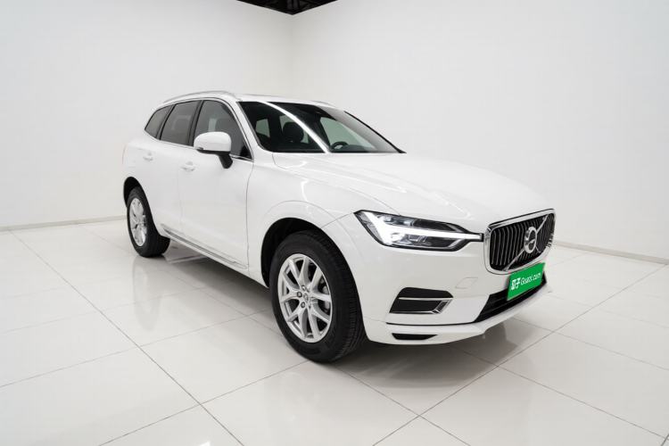 Used Volvo XC60 2021 T5 4x4 Smart Luxury Edition Front Right 45 Deg